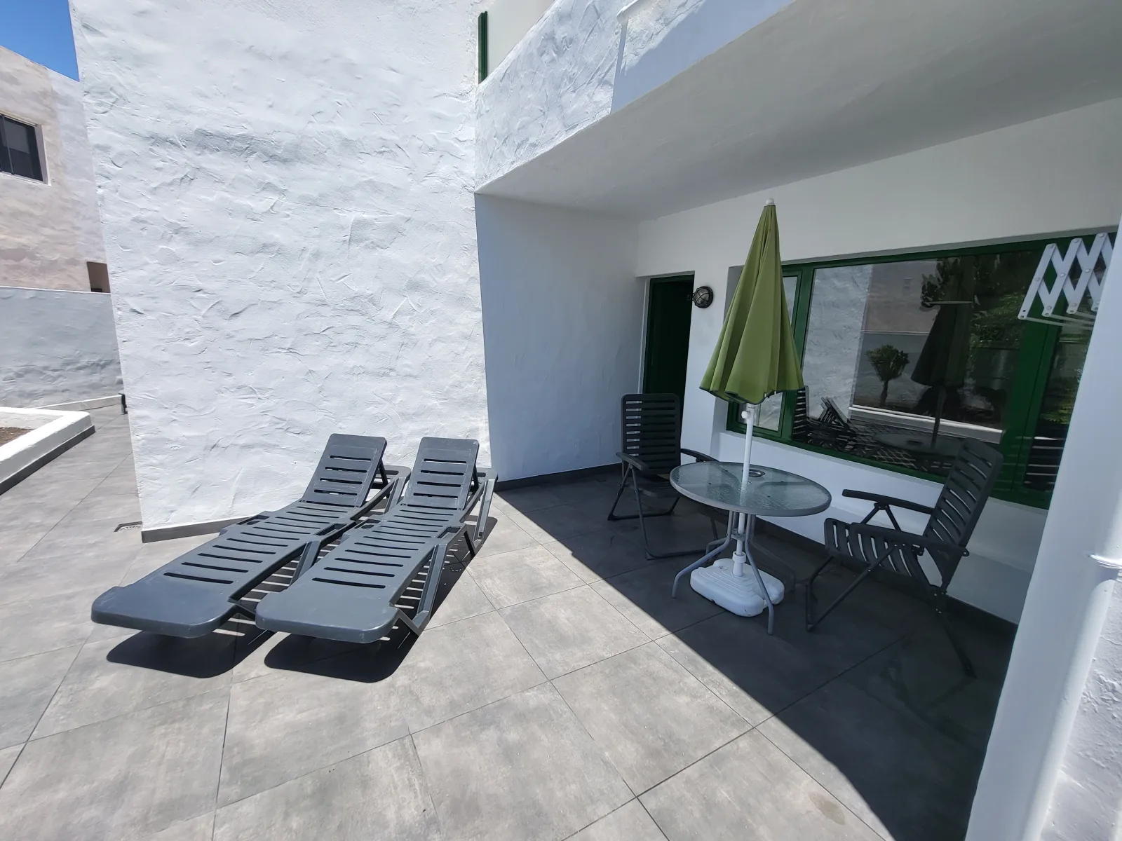 Terraza con hamacas